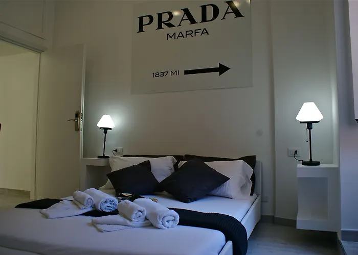 Guest house: Empire Suites
