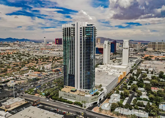 Waterpark hotels Stripviewsuites At Palms Place