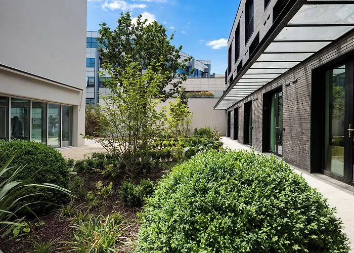 Deskopolitan House