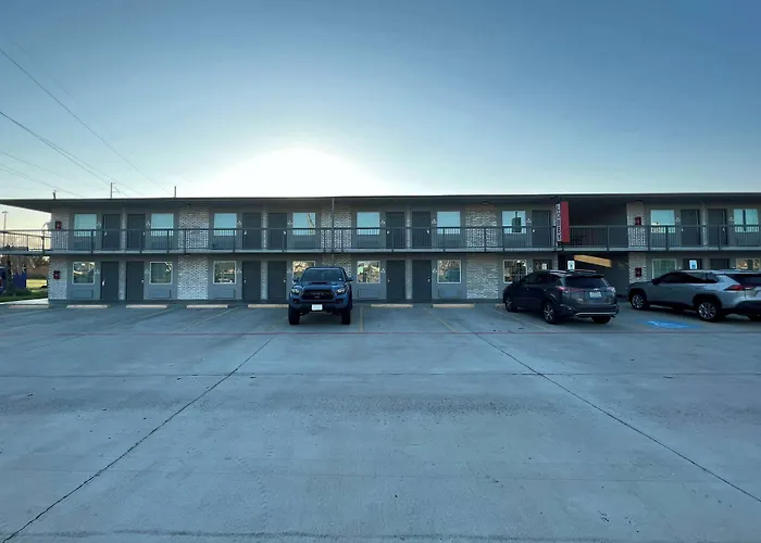 Super 8 By Wyndham Sulphur South