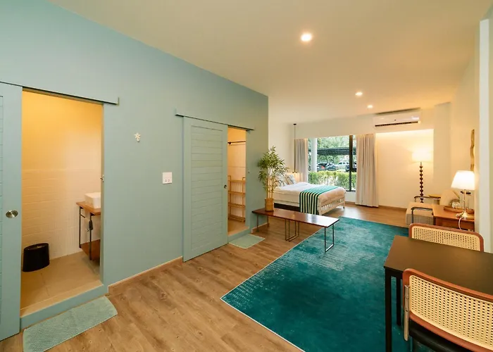 Family Hotel: Nautical Home & Seashell House B&B