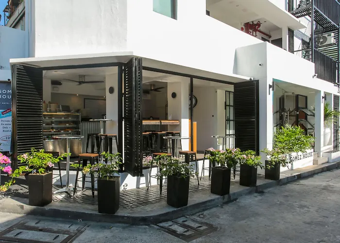 Airport Hotel: Gomez House