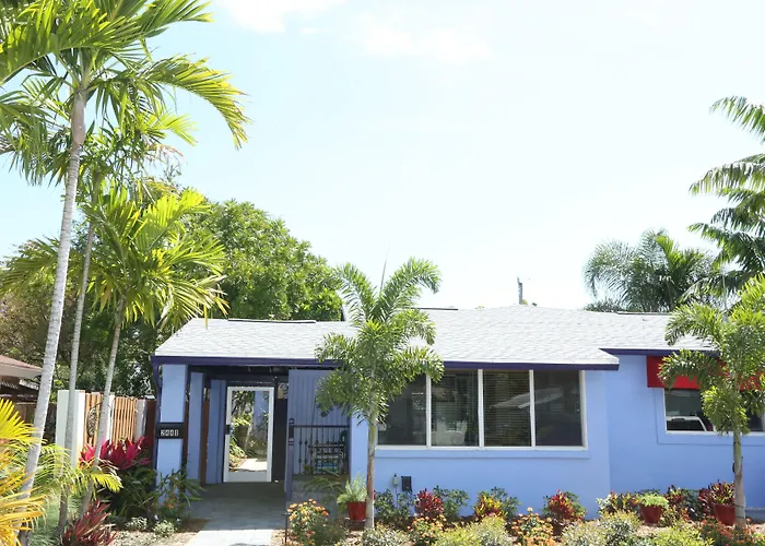 Fantasy Island Inn, Caters To Men