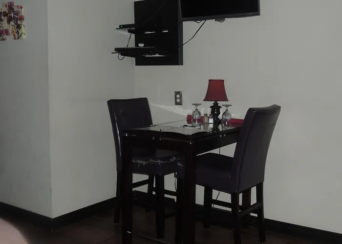 Hotel with view: The Whispering Pines Inn