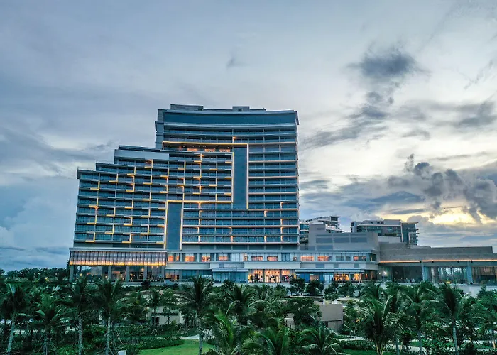 Hoiana & Suites