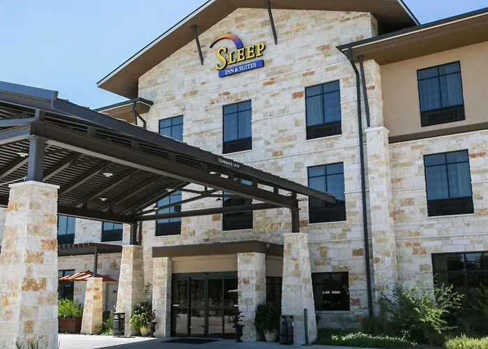 Pet Friendly hotel: Sleep Inn & Suites Dripping Springs - Austin Area