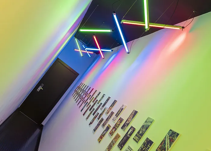Family Hotel: Art Seven Hostel Capsules