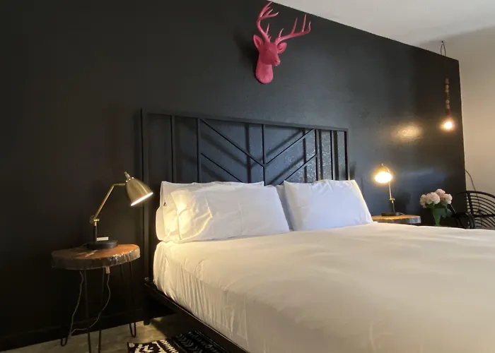 Wimberley Inn & Bar