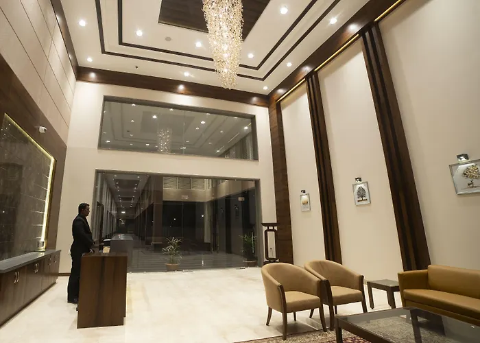 Luxury hotel only: Hotel Rajhans Abhinandan