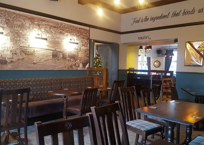 Family Hotel: The Dolphin