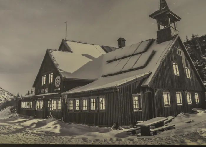 Centraal gelegen hotel: Villa Karpacz, Dieta Bezglutenowa Z Certyfikatem, Masaz, Studio Urody Alter Ego , Centrum 900 M