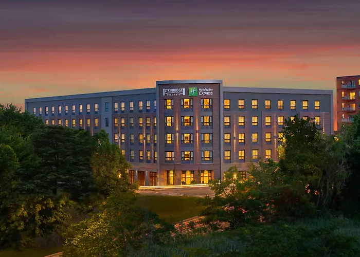 Pet Friendly hotel: Staybridge Suites - Quincy By Ihg