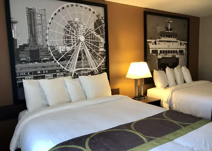 Super 8 By Wyndham Lynnwood