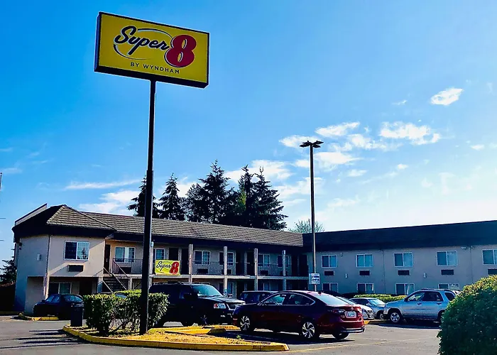 Super 8 By Wyndham Lynnwood