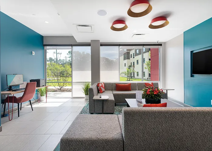 Pet Friendly hotel: Avid Hotel Summerville By Ihg