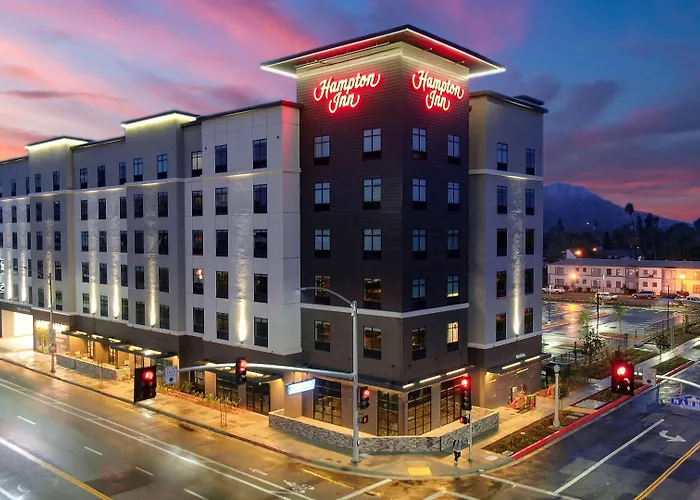 3 star hotels Hampton Inn Riverside Downtown