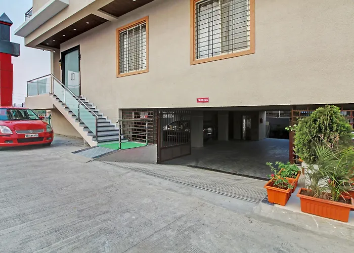 Hotel near College: Treebo Royal Imperio, Hinjewadi