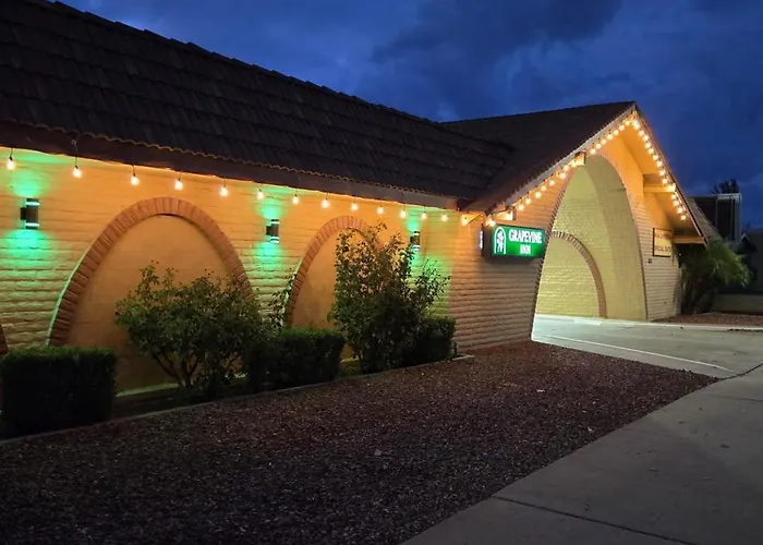 Motel: Grapevine Inn