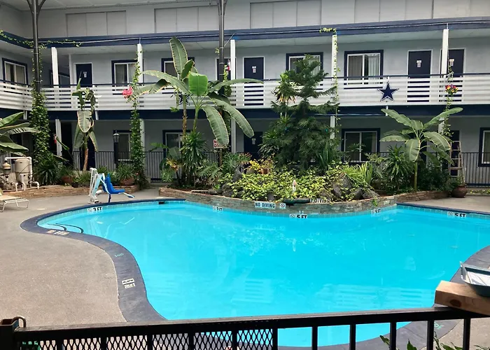 Motel: Budget Host Inn