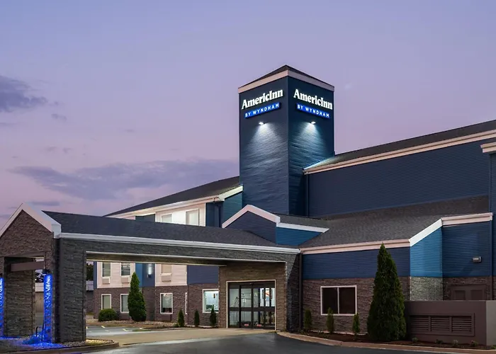 Pet Friendly hotel: Americinn By Wyndham Urbana Champaign University Area