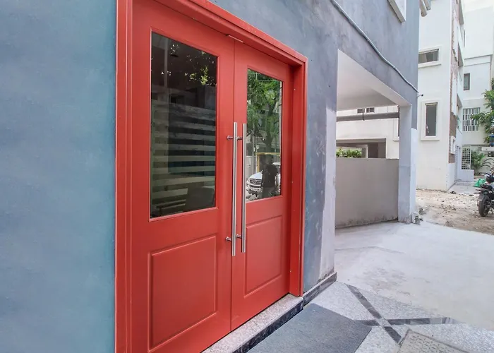 4 star hotel: Super Townhouse Rcc Majestic 397 Lb Nagar