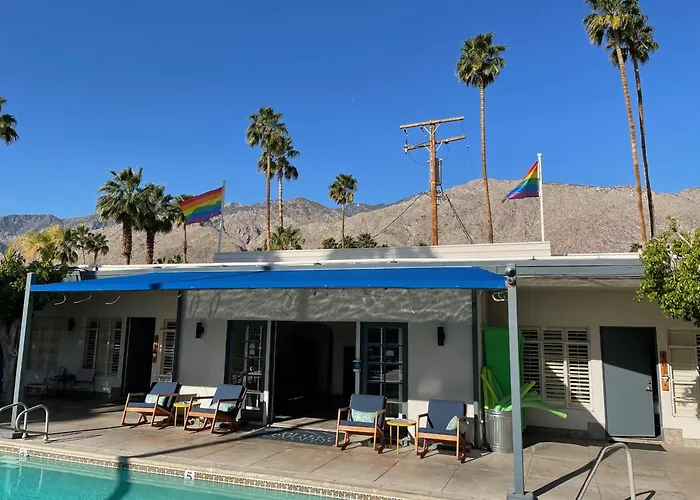 Central hotel: Desert Paradise - A Men'S Clothing Optional Resort