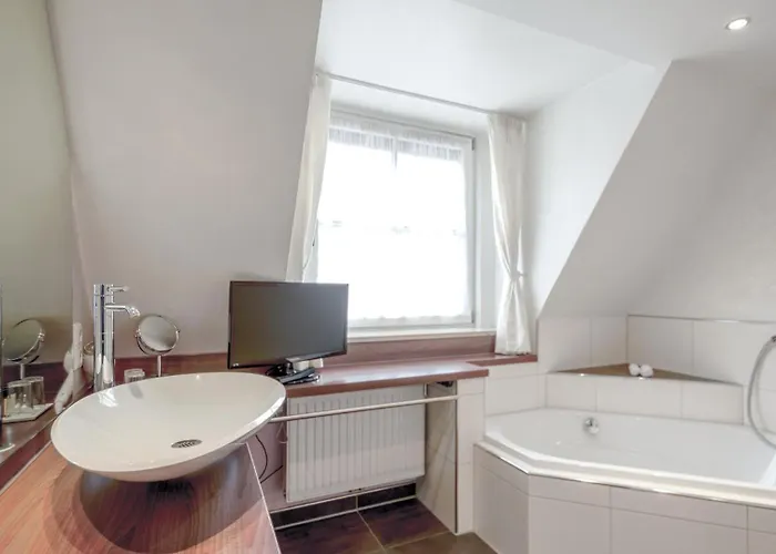 Luxury hotel only: Hotel Sonne