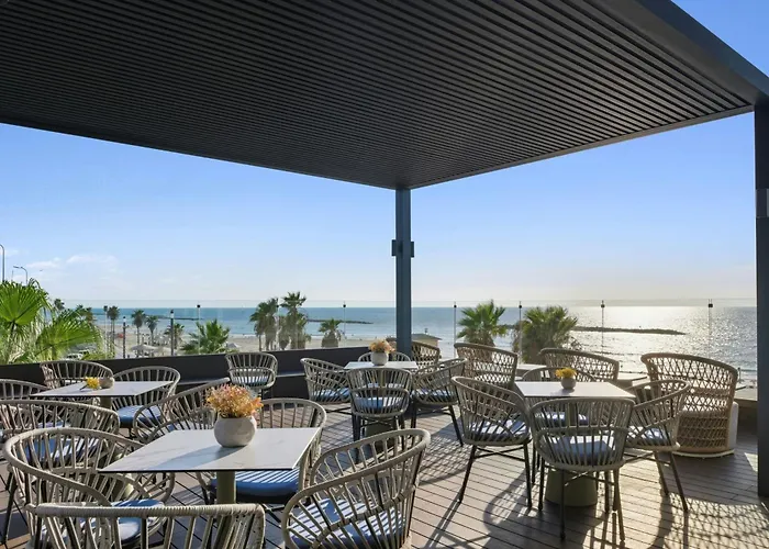 5 star hotel: Renaissance Tel Aviv Hotel
