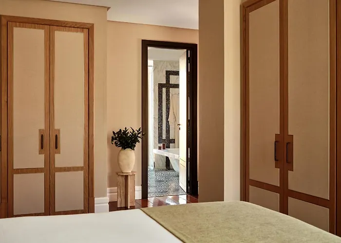  Unico Madrid, Small Luxury s
