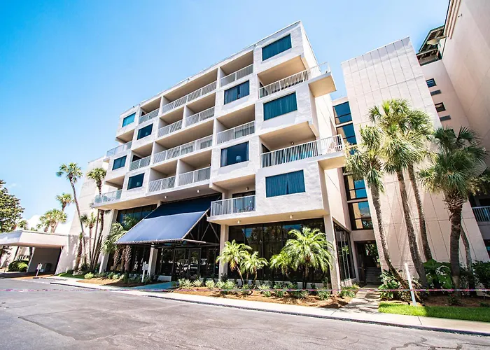 Hotel with pool: Bay Club Of Sandestin