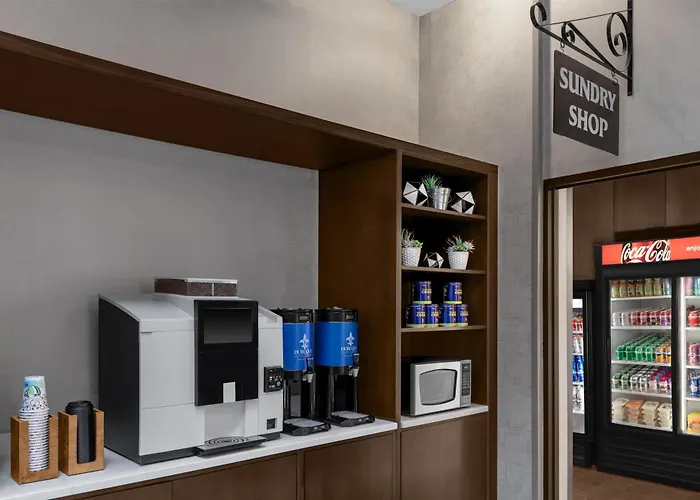 Hotel with pool: Doubletree By Hilton Springfield