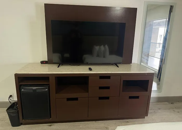 Motel: Dtlv, A Baymont By Wyndham