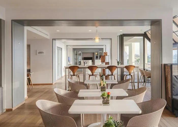 Luxury hotel only: Renaissance Santo Domingo Jaragua Hotel & Casino