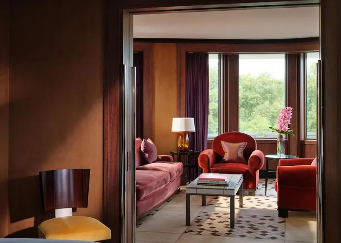 Hotel near College: 45 Park Lane - Dorchester Collection