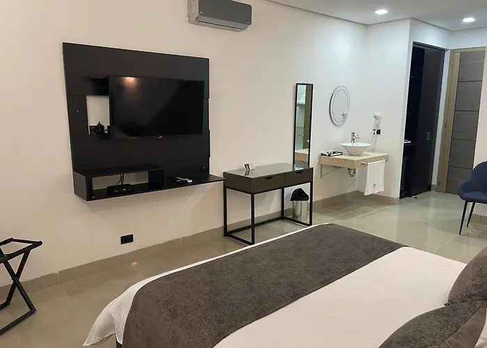 Airport Hotel: Hotel Merlott 70