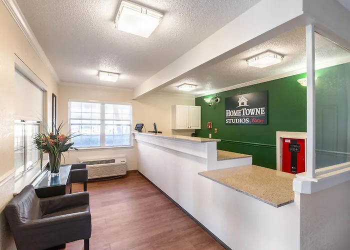 Motel: Hometowne Studios By Red Roof Atlanta Ne - Downtown Norcross