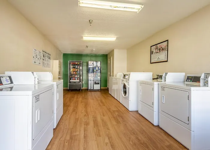 Motel: Hometowne Studios By Red Roof Atlanta Ne - Downtown Norcross