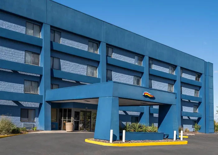 Baymont By Wyndham Davenport