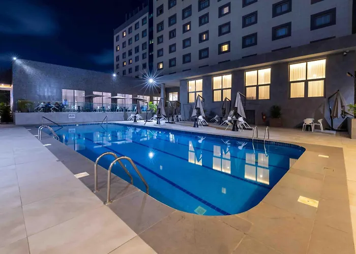 Central hotel: Palms By Eagles Airport City