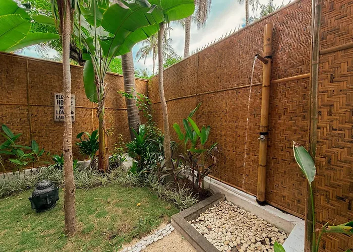 Hotel near College: Gili Treehouse