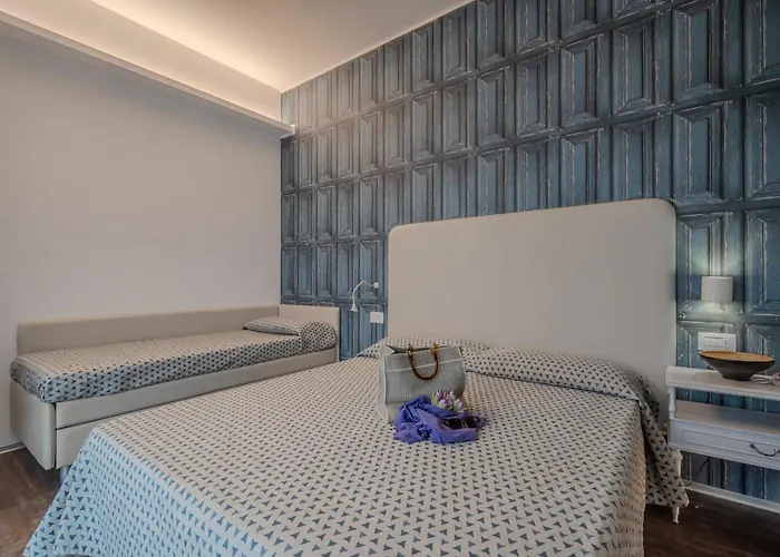 Hotel 2000