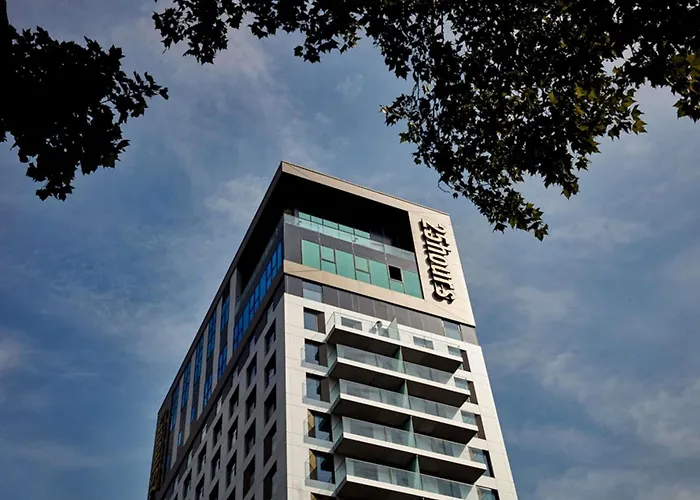 Hotel near College: 25Hours Hotel Das Tour