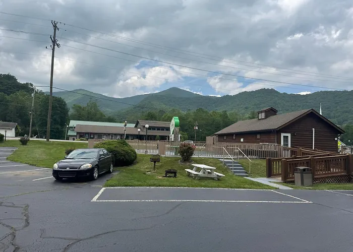 Pet Friendly hotel: Castlewood Inn
