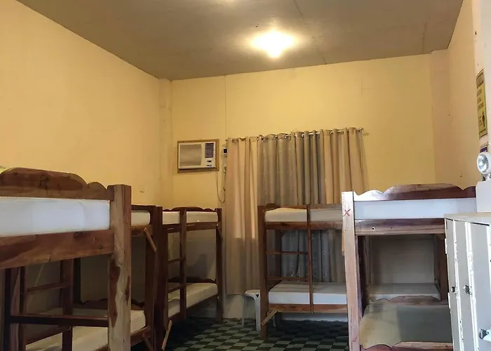 Hostel: Sharky Hostel Oslob