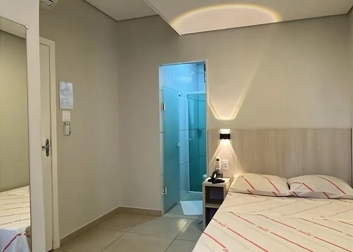 Hotel que aceita animais de estimação: Hotel Salomão - Próximo a 25 de Março, Bom Retiro, Brás e Rua Santa Efigênia, a 2 minutos do Mirante Sampa Sky e pista de Skate Anhangabaú