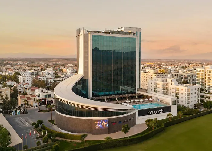 Hotel with pool: Concorde Tower Hotel & Casino