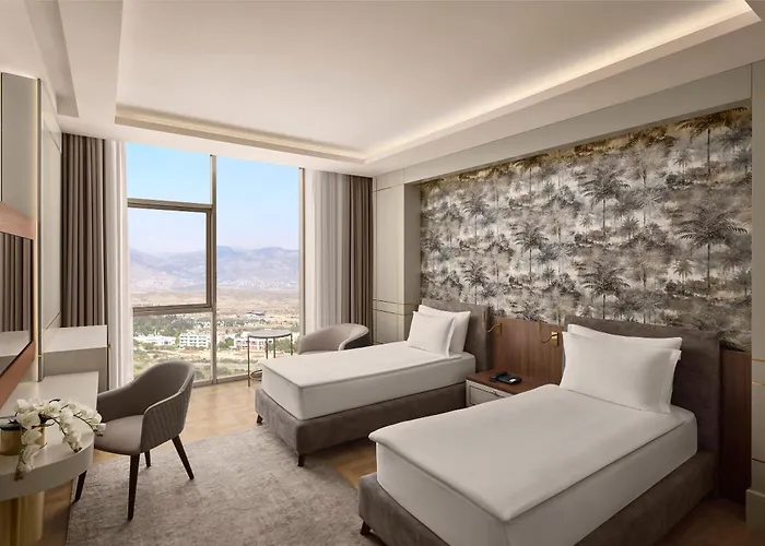 Hotel with pool: Concorde Tower Hotel & Casino