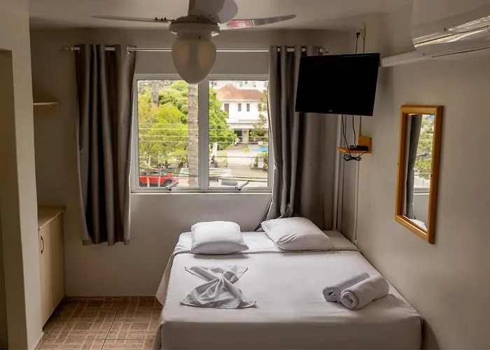 Hotel para famílias: Esquina Batel - Hotel Econômico