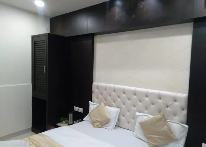 Family Hotel: Abu Inn, Mount Abu - The Luxury Boutique Stay