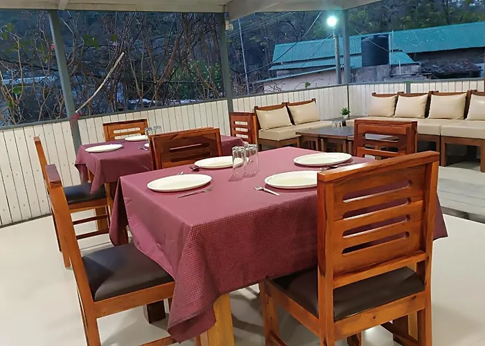Family Hotel: Abu Inn, Mount Abu - The Luxury Boutique Stay
